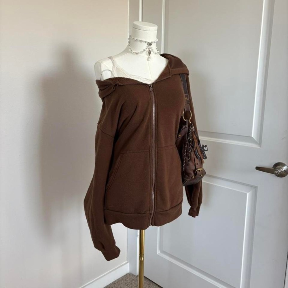 Cozy brown zip-up hoodie • ✧
